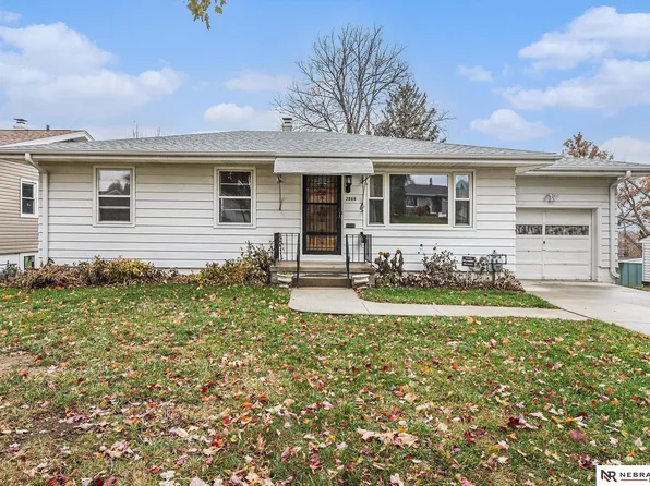 3066 S 44th St, Omaha, NE 68105