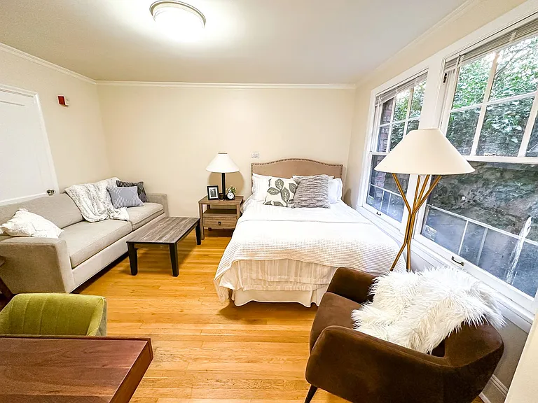 Embassy Apartments — Photo 4