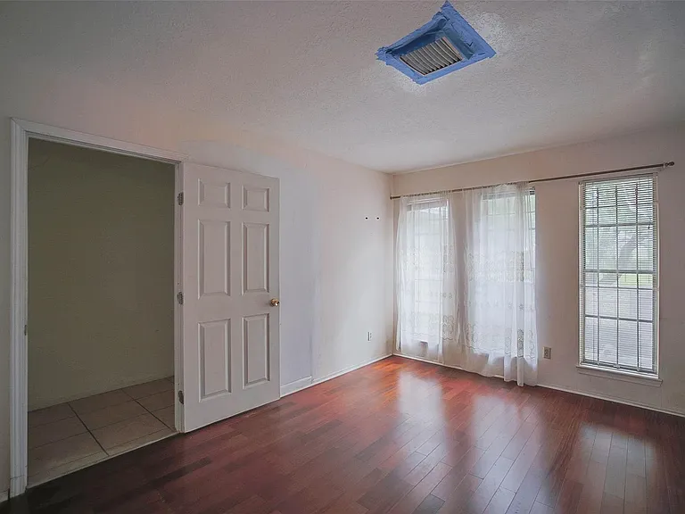 7010 Captain Dr — Photo 14