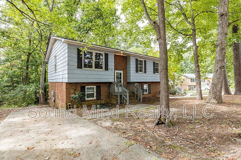 3 bed, 2.0 bath, 1040 sqft, $1,450 — Photo 2