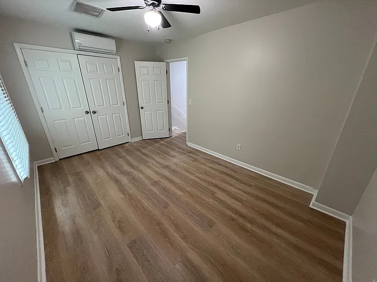 605 Picadilly Sq — Photo 15