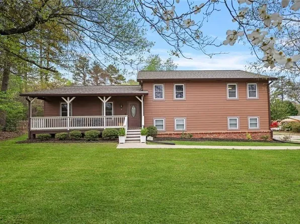 3916 S Martin Way, Lithia Springs, GA 30122