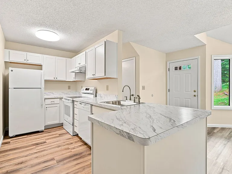 44 Tolland Ave #20 — Photo 8