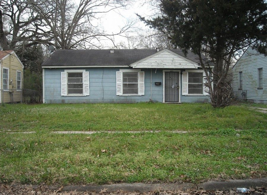 1st image of 2851 Randolph St