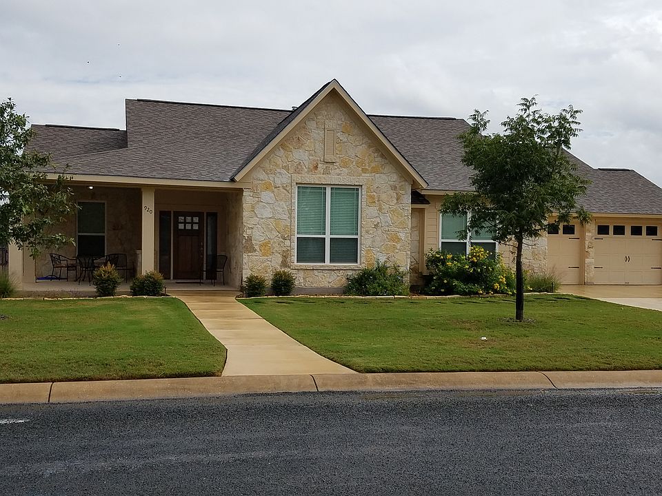 1st image of 920 Hawthorn Ln