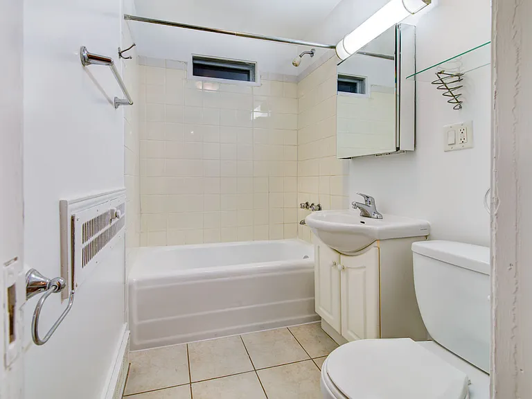 938 Avenue Rd #3 — Photo 33