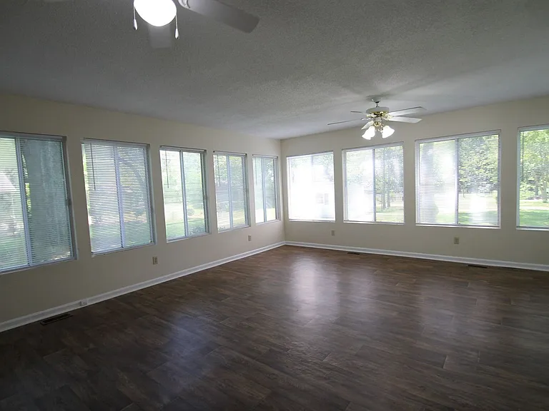 1004 Anderson Rd S — Photo 45