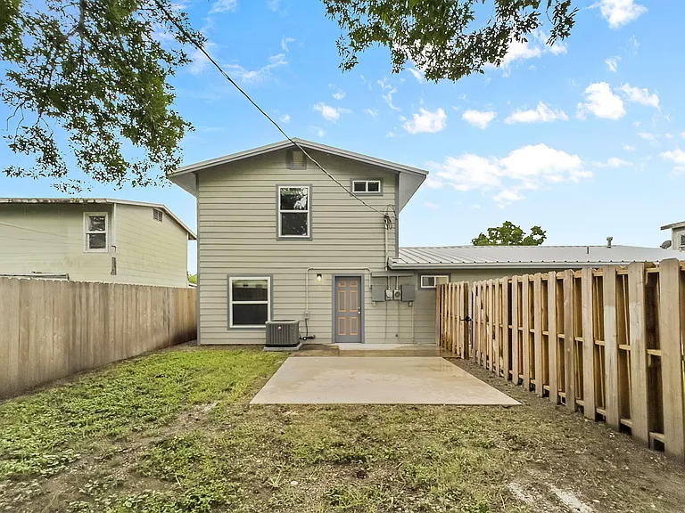 3102 Wildwood St #B — Photo 6