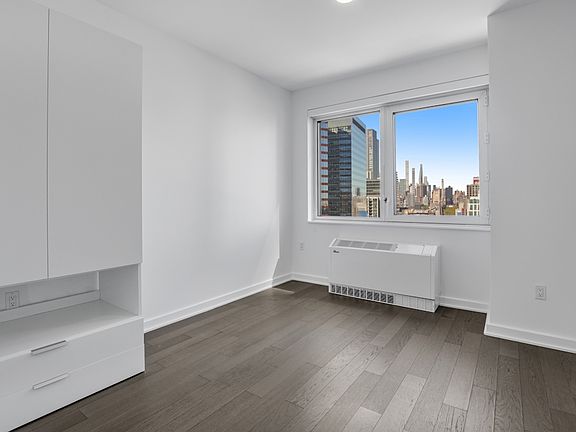 5th image of 2922 Northern Blvd APT 1105