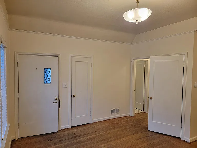 4325 NE Halsey St #9 — Photo 4
