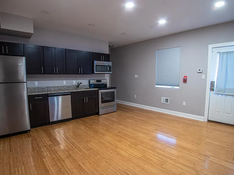 4111 Ludlow St #1R — Photo 1