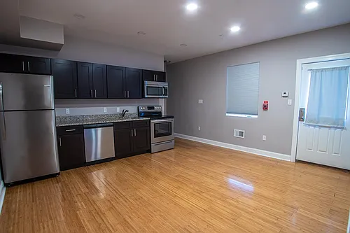 4111 Ludlow St #1R Photo 1