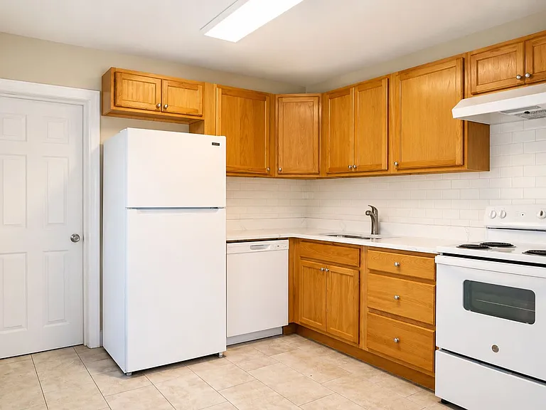 9412 N Elmer St — Photo 5