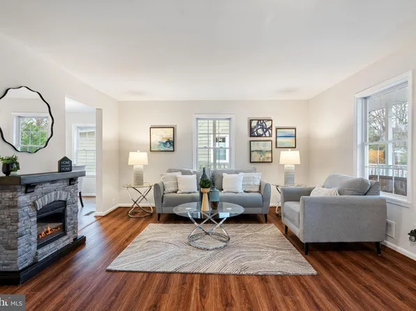 4009 Roberts Rd, Fairfax, VA 22032