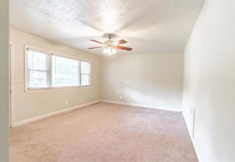 205 N Glover St — Photo 11