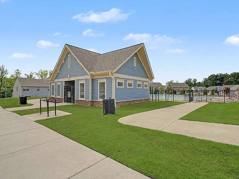 1621 Crimson Leaf Ln — Photo 43