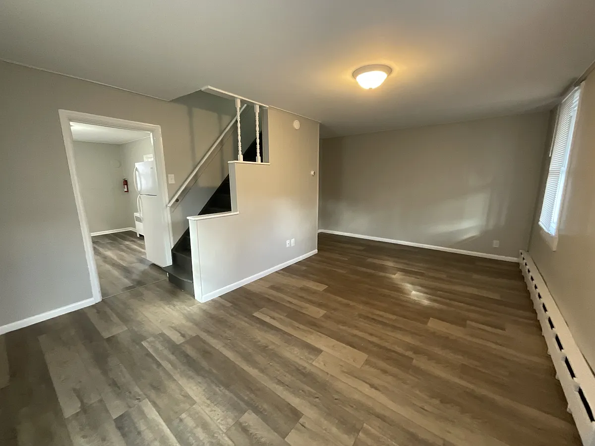 Building Photo - 401 E Neff St