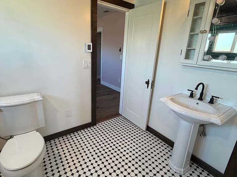 2329 Scenic Ave — Photo 18