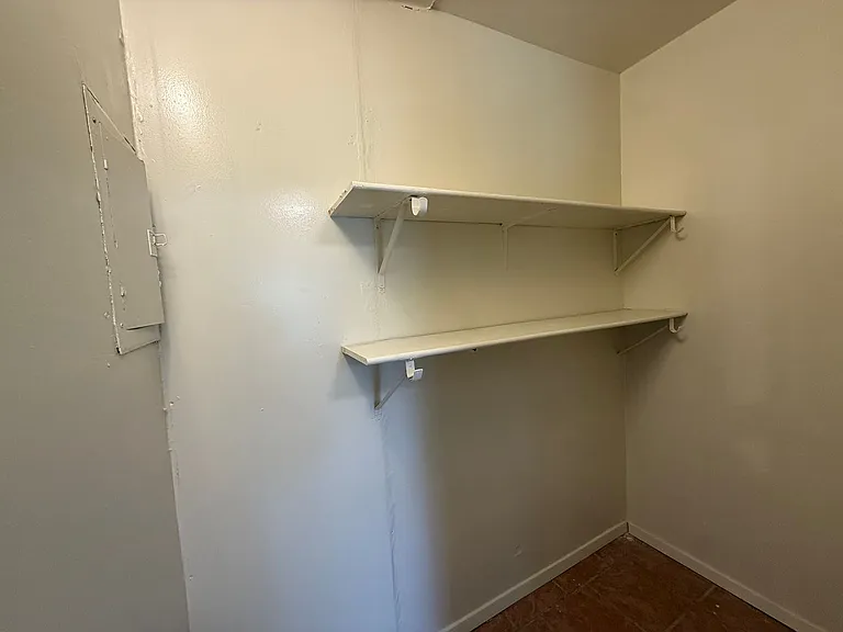 1109 Village Green Dr — Photo 10