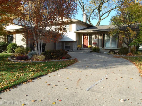 2112 Ardmore St, Trenton, MI 48183