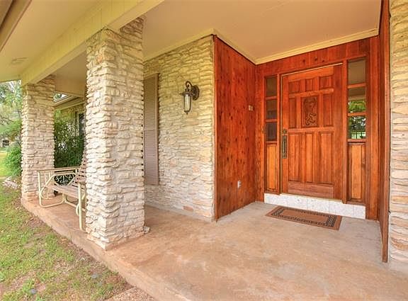 2nd image of 1924 Great Oaks Dr