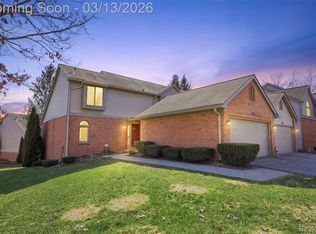 1004 Rosewood Ct, Brighton, MI