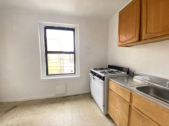 4th image of 686 E 234th St APT C1
