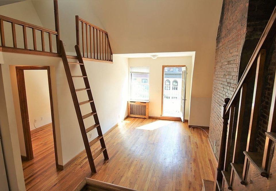 1st image of 315 W 107th St