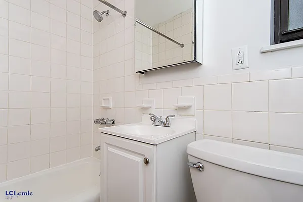 Rented by LC Lemle Real Estate Group | media 16