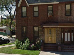 1756 Clintonville St, Whitestone, NY 11357