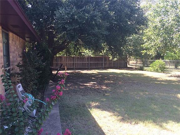 3rd image of 4205 Oak Hollow Dr