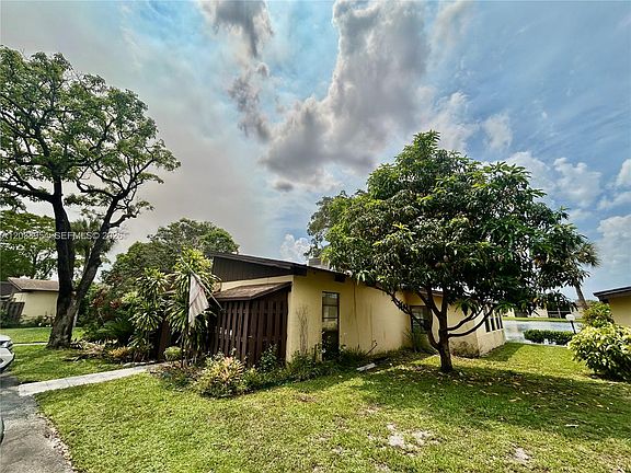 3rd image of 416 Briarwood Cir #224