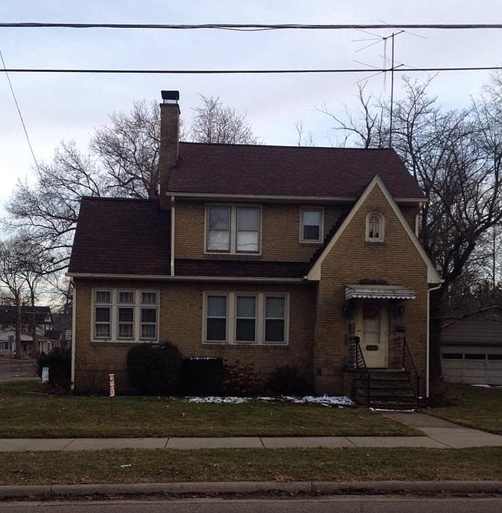 1st image of 389 E 3rd St
