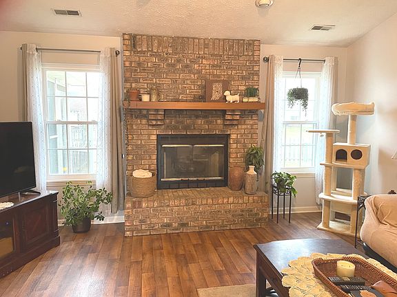 5th image of 292 Sweetheart Ct