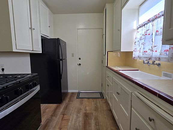 4th image of 4028 Mississippi St