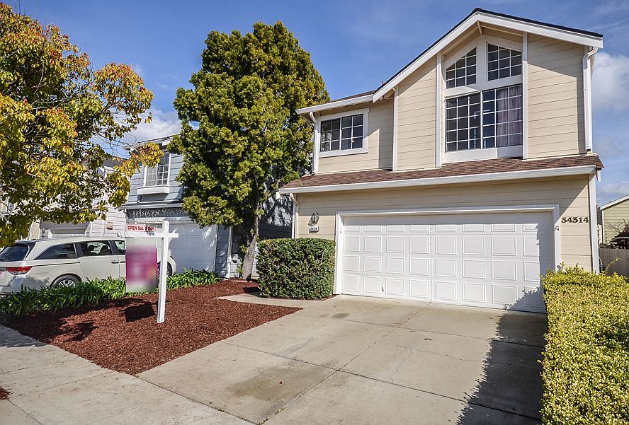 1st image of 34314 Kenwood Dr