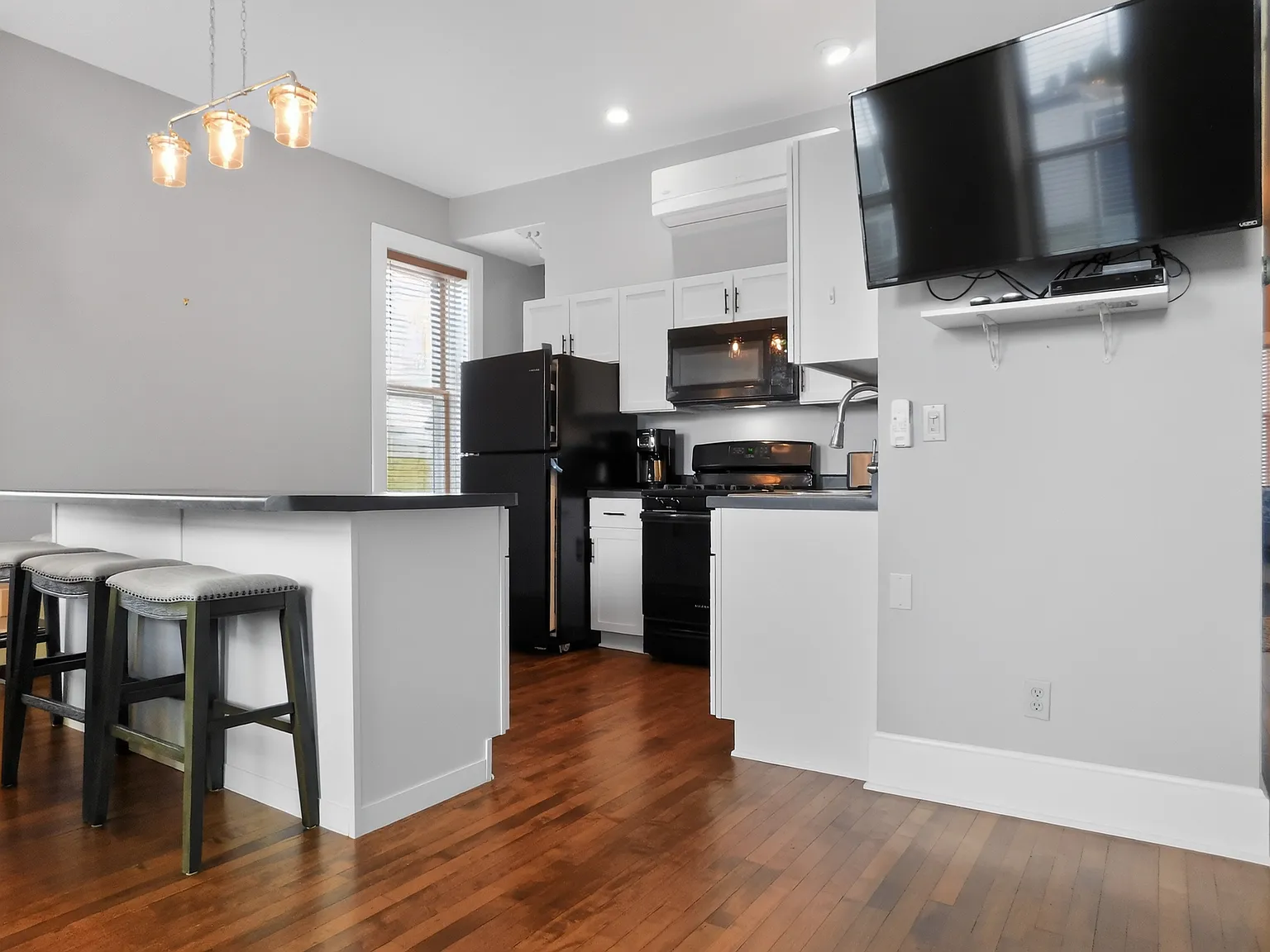 2 bed, 1150 sqft, $1,450 — Photo 2