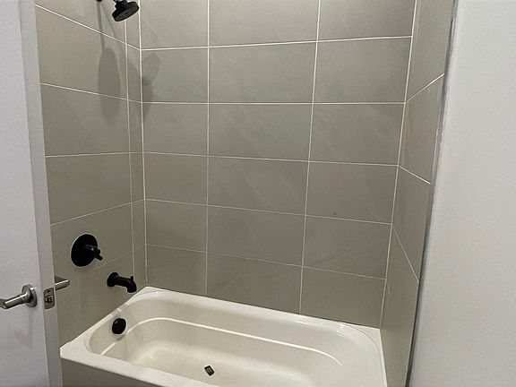 5th image of 556-557 Market St #1C