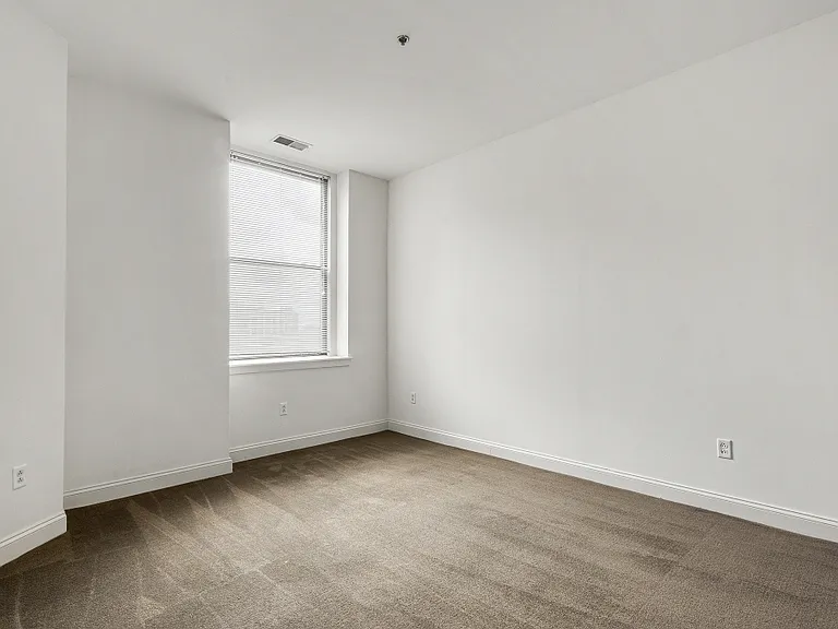 1300 Chestnut Street — Photo 24