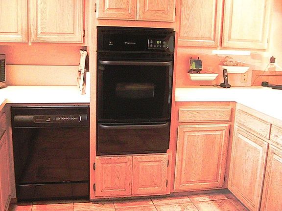 Oak Cabinets, Newer Kitchen Appliances