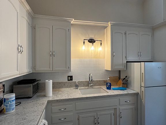 2nd image of 214 Elm St APT 4