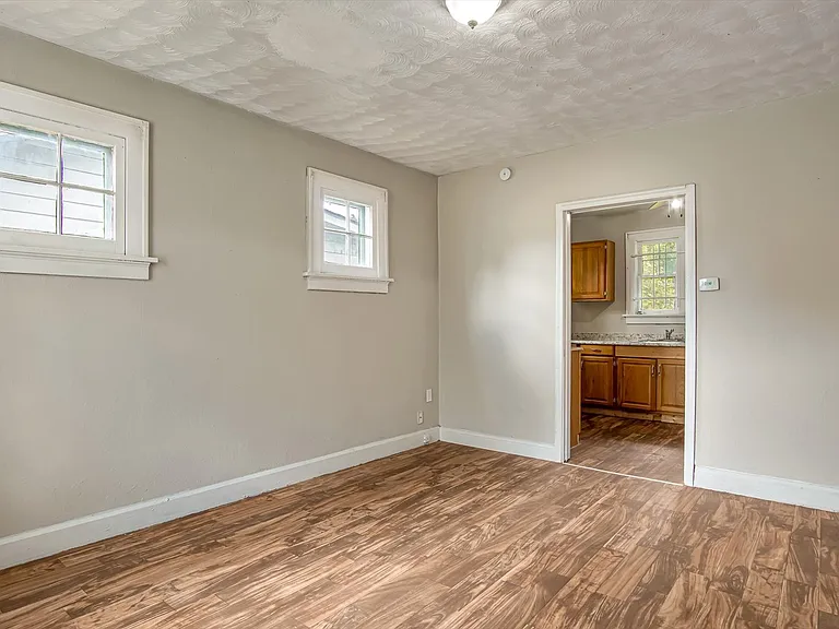 5611 Hallows Ave — Photo 5