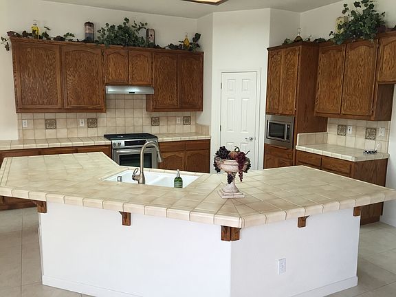 Large counter space kitchen