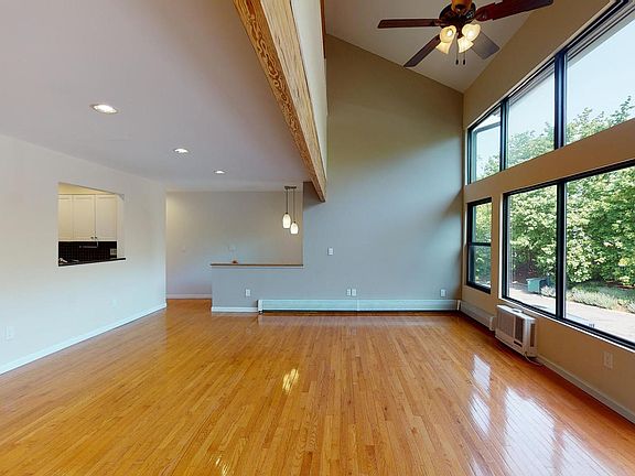 4th image of 1465 E Putnam Ave APT 129