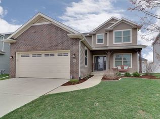 64 Dry Sage Cir, Bloomington, IL 61705