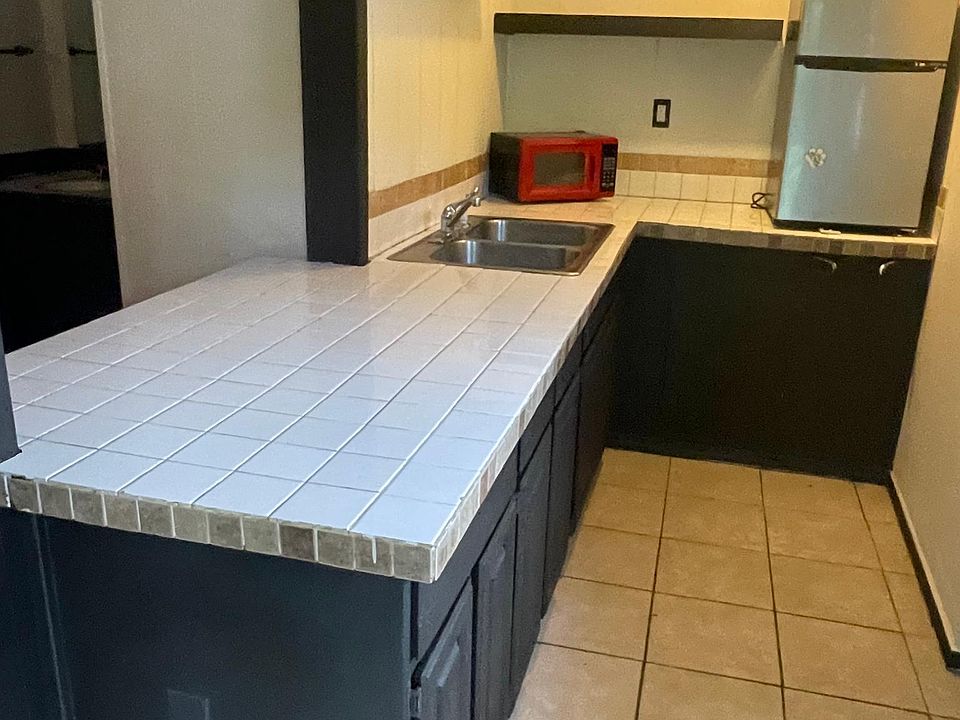 2nd image of 1504 Us Highway 441 N APT 6