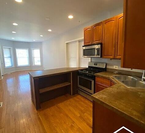 2nd image of 2733 W Fullerton Ave #2F