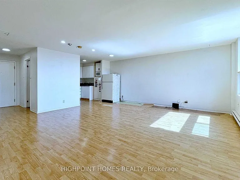 360 College St #401 — Photo 10