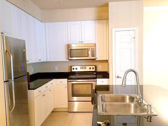 2nd image of 8539 GATE Parkway #9102