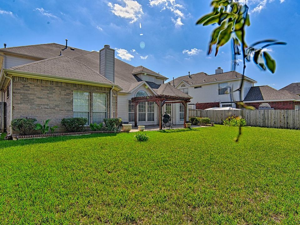 1st image of 1811 Fairfax Dr